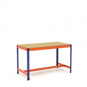 Mesa de trabajo con reposapiés azul y naranja con aglomerado